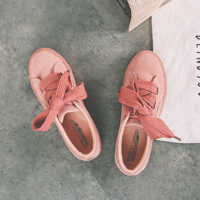 Γυναικεία αθλητικά παπούτσια σε διάφορα χρώματα