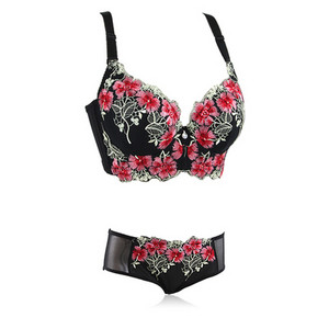 Γυναικεία σύνολα εσώρουχων σε floral δικαίωμα σε διάφορα χρώματα