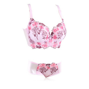 Γυναικεία σύνολα εσώρουχων σε floral δικαίωμα σε διάφορα χρώματα