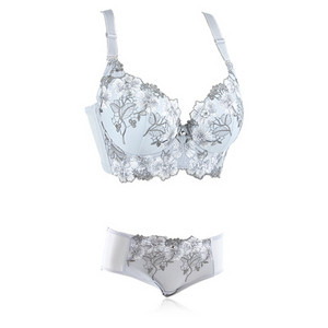 Γυναικεία σύνολα εσώρουχων σε floral δικαίωμα σε διάφορα χρώματα