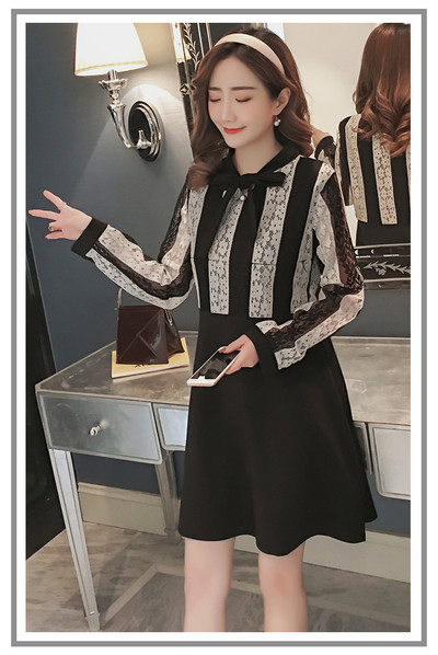 Κομψό φόρεμα για τις έγκυες γυναίκες με δαντέλα και κορδέλα