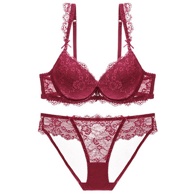 Μοντέρνο σετ γυναικεία εσώρουχα σε τέσσερα χρώματα