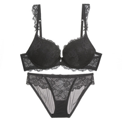 Μοντέρνο σετ γυναικεία εσώρουχα σε τέσσερα χρώματα