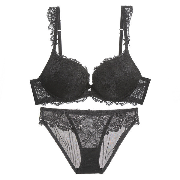 Μοντέρνο σετ γυναικεία εσώρουχα σε τέσσερα χρώματα