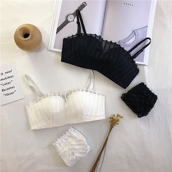 Εσώρουχα γυναικεία  σε λευκό και μαύρο