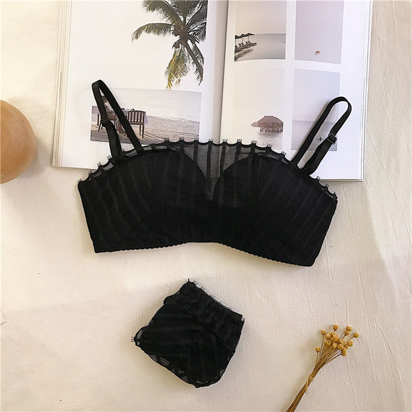 Εσώρουχα γυναικεία  σε λευκό και μαύρο