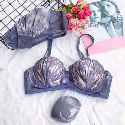 Εσώρουχα σε διάφορα χρώματα