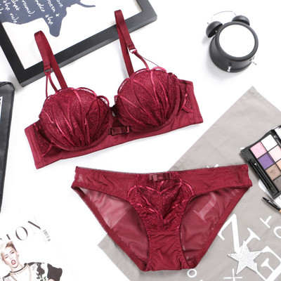 Εσώρουχα σε διάφορα χρώματα