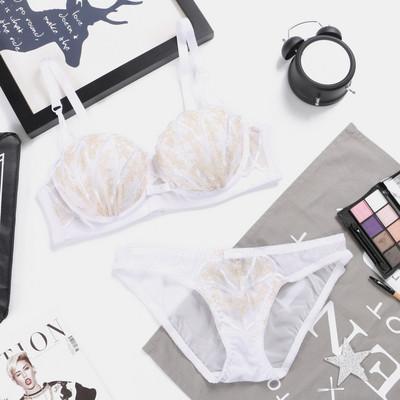 Εσώρουχα σε διάφορα χρώματα