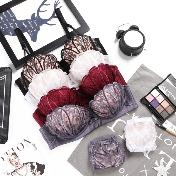 Εσώρουχα σε διάφορα χρώματα