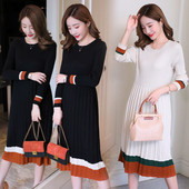 Κομψό φόρεμα για έγκυες γυναίκες σε λευκό και μαύρο χρώμα