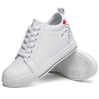 Σύγχρονα γυναικεία αθλητικά παπούτσια σε λευκό και μαύρο χρώμα