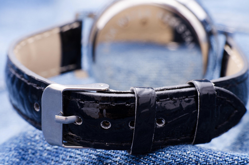 Дамски часовник Saneesi Heart в Черно