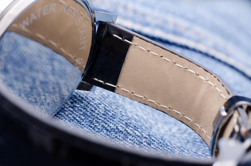 Дамски часовник Saneesi Heart в Черно