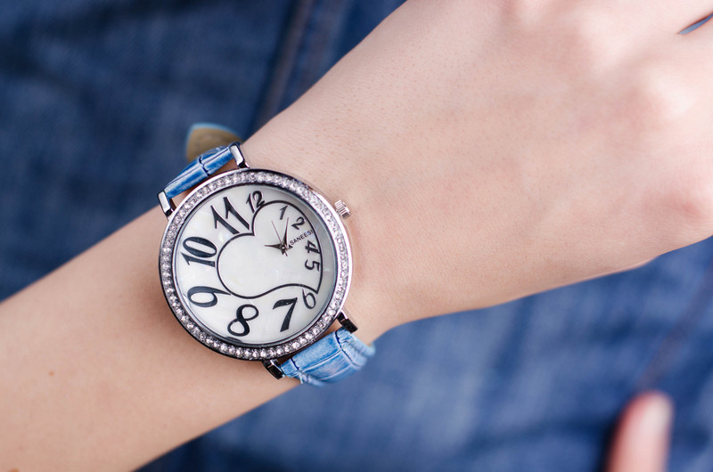 Дамски часовник Saneesi Heart в Синьо