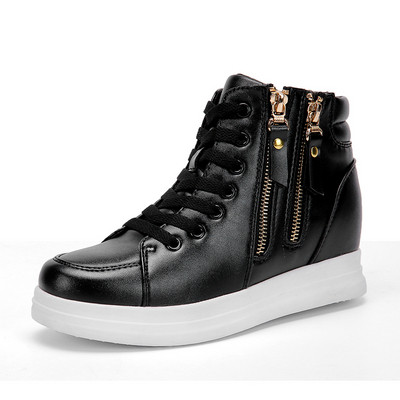 Καθημερινά γυναικεία αθλητικά παπούτσια με λευκή και μαύρη πλατφόρμα χρώματος