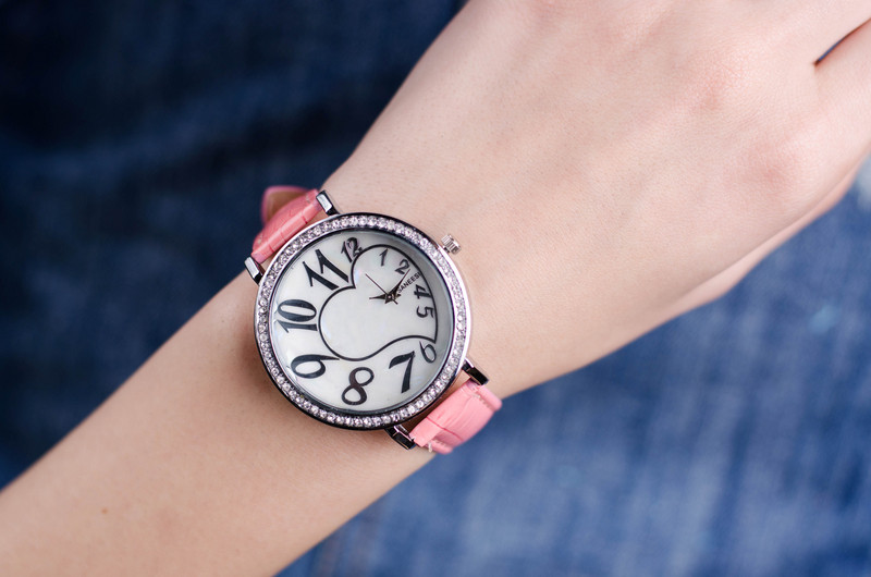 Дамски часовник Saneesi Heart в Розово