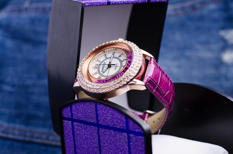 Дамски часовник Saneesi Pearls в Лилаво