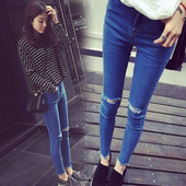 Μοντέρνα τζιν για εγκύους με σκισμένα σχέδια σε μπλε χρώμα