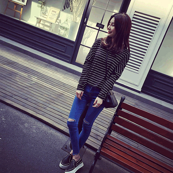 Μοντέρνα τζιν για εγκύους με σκισμένα σχέδια σε μπλε χρώμα