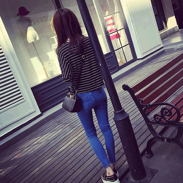 Μοντέρνα τζιν για εγκύους με σκισμένα σχέδια σε μπλε χρώμα