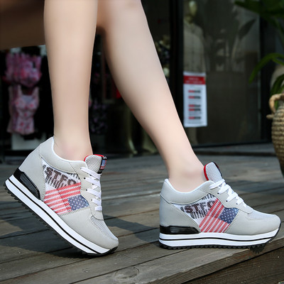 Γυναικεία αθλητικά παπούτσια σε πλατφόρμα σε διάφορα χρώματα