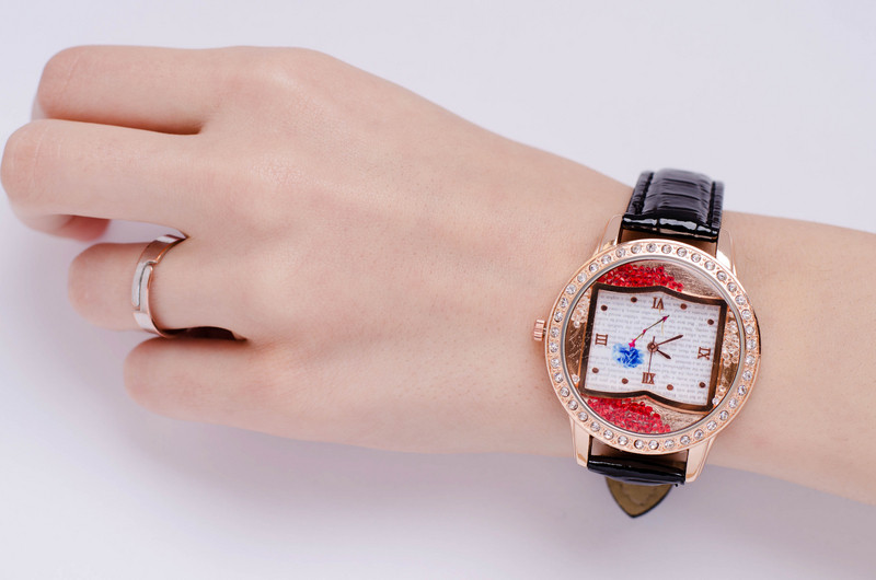 Дамски часовник Saneesi Book в Черно