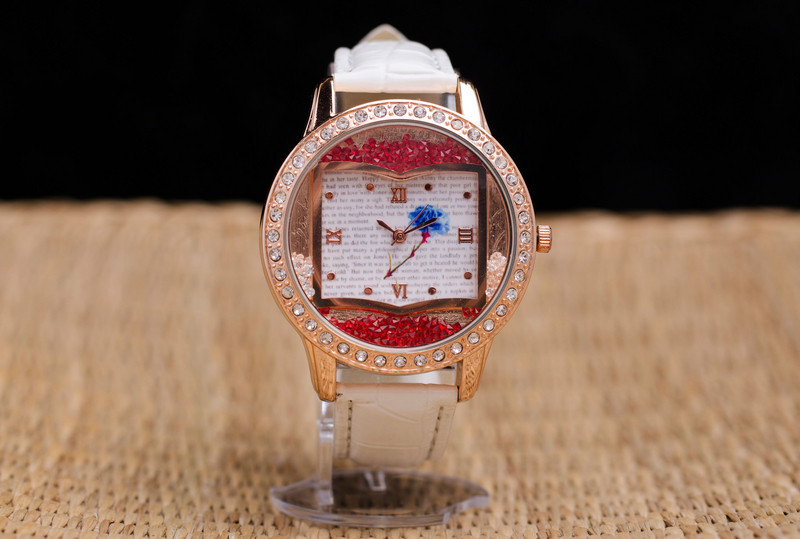 Дамски часовник Saneesi Book в Бяло