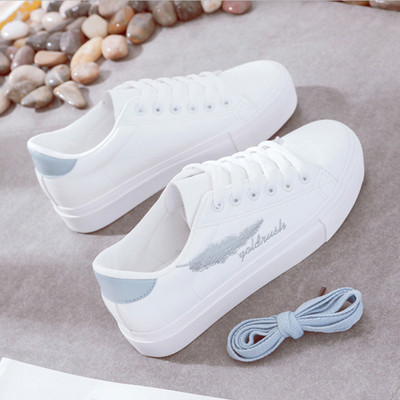 Adidasi de dama in culoarea alba