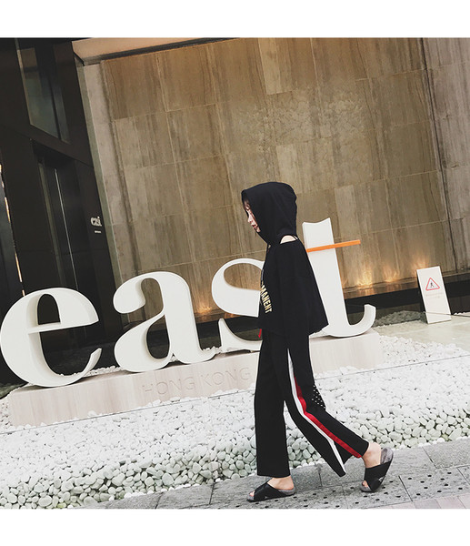 Pantaloni moderni pentru gravide cu margini laterale si fante - model lat