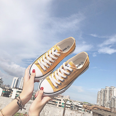 Αθλητικά γυναικεία παπούτσια σε διάφορα χρώματα