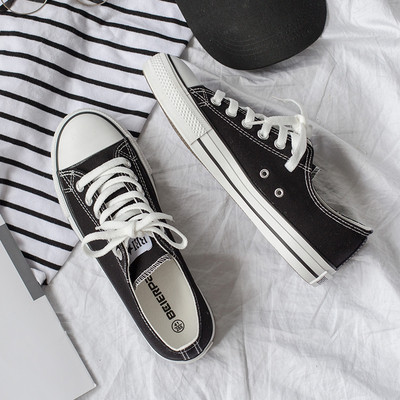 Αθλητικά γυναικεία παπούτσια σε διάφορα χρώματα