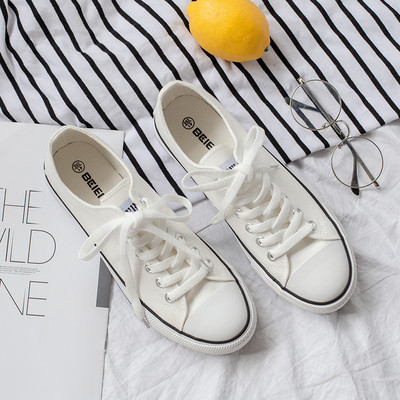 Αθλητικά γυναικεία παπούτσια σε διάφορα χρώματα