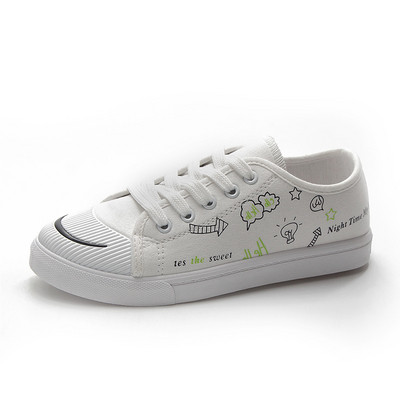 Γυναικεία αθλητικά παπούτσια σε λευκό και μαύρο χρώμα