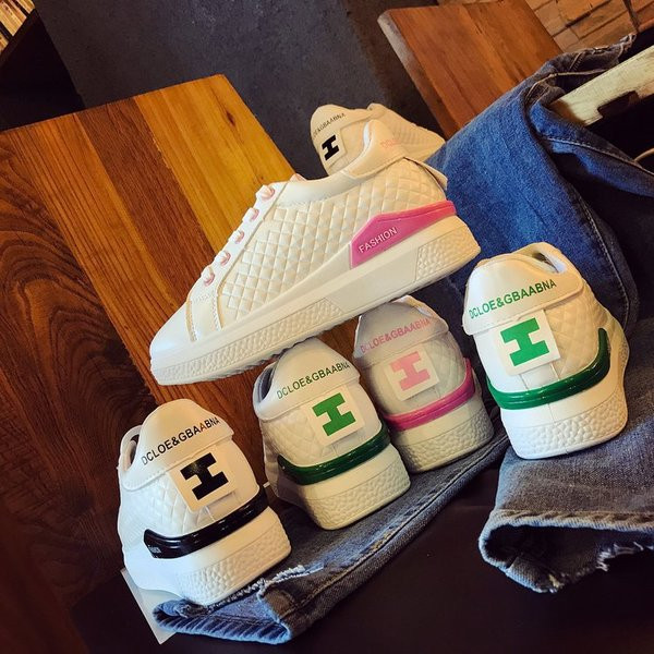 Γυναικεία  πάνινα παπούτσια κατάλληλα για  τη καθημερινή ζωή σε λευκό χρώμα