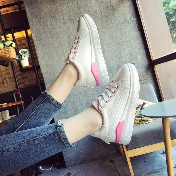 Γυναικεία  πάνινα παπούτσια κατάλληλα για  τη καθημερινή ζωή σε λευκό χρώμα