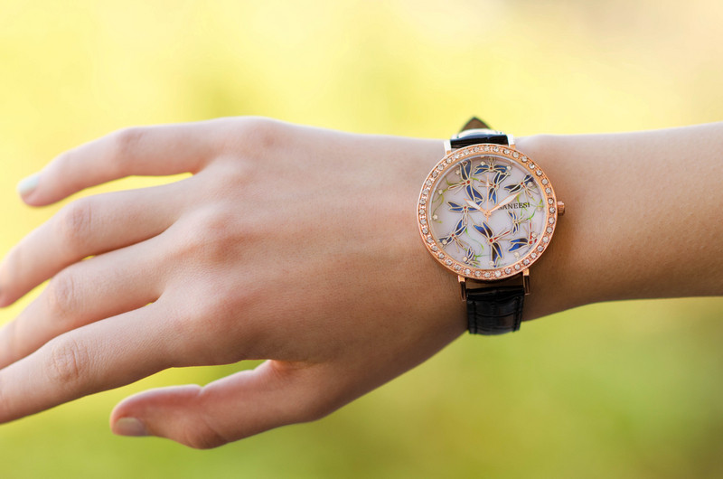 Дамски часовник Saneesi Blue в Черно