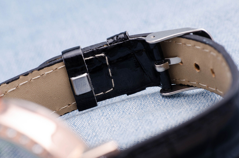 Дамски часовник Saneesi Blue в Черно