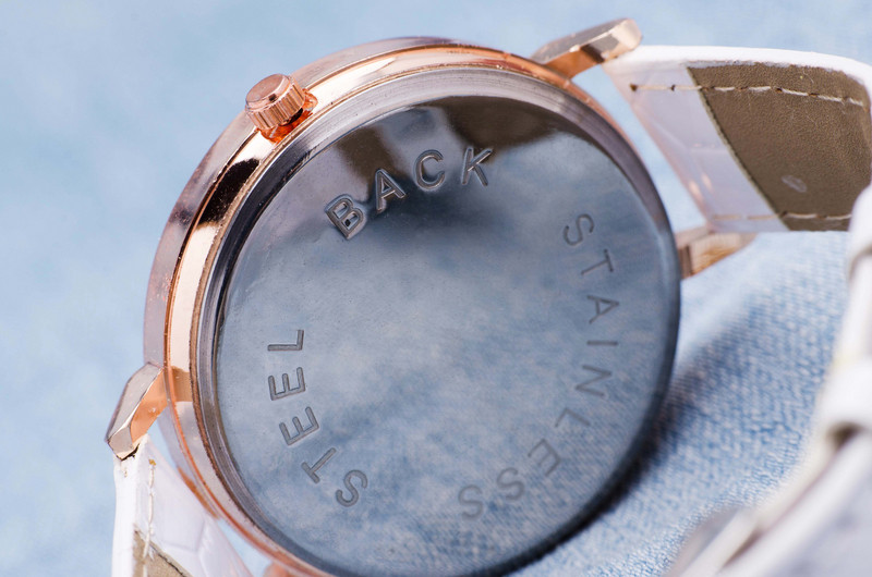 Дамски часовник Saneesi Blue в Бяло