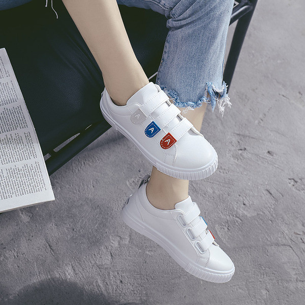 Γυναικεία αθλητικά πάνινα παπούτσια σε δύο χρώματα