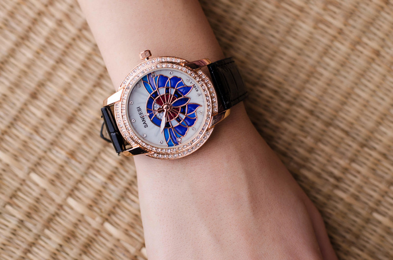 Дамски часовник Saneesi Butterfly в Черно (212)