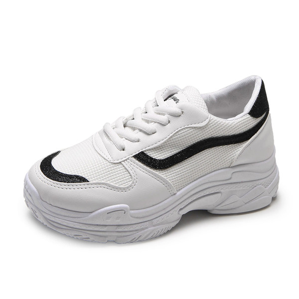 Αθλητικά γυναικεία παπούτσια σε διάφορα χρώματα