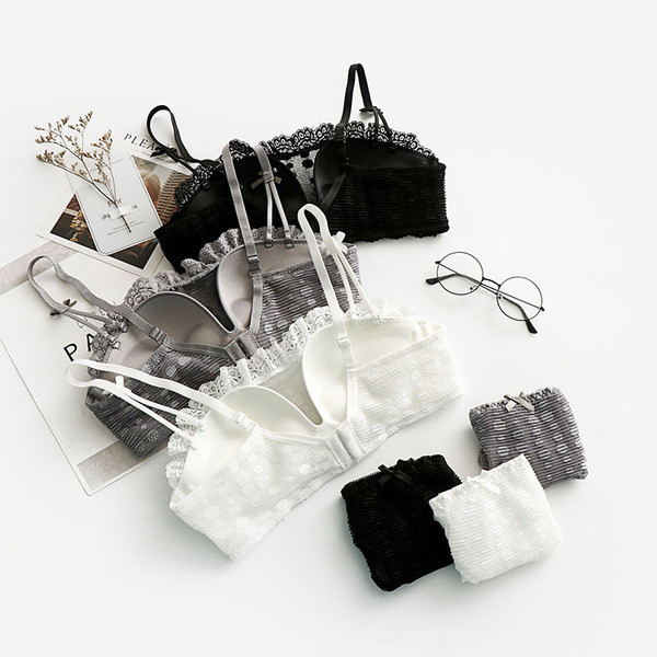 Γυναικείο σετ σουτιέν από  δαντέλα σε λευκό, μαύρο και γκρι χρώμα