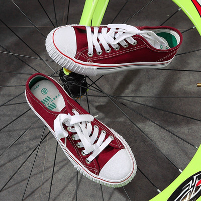 Γυναικεία αθλητικά πάνινα παπούτσια σε διάφορα χρώματα κατάλληλα για άνδρες και γυναίκες