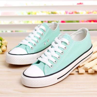 Γυναικεία αθλητικά πάνινα παπούτσια σε διάφορα χρώματα κατάλληλα για άνδρες και γυναίκες