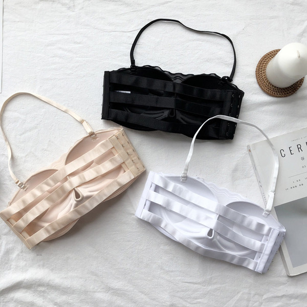 Μοντέρνο  γυναικείο σουτιέν σε τρία χρώματα