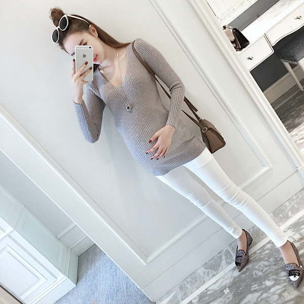 Еластичен пуловер за бременни жени с V-образно деколте в няколко цвята