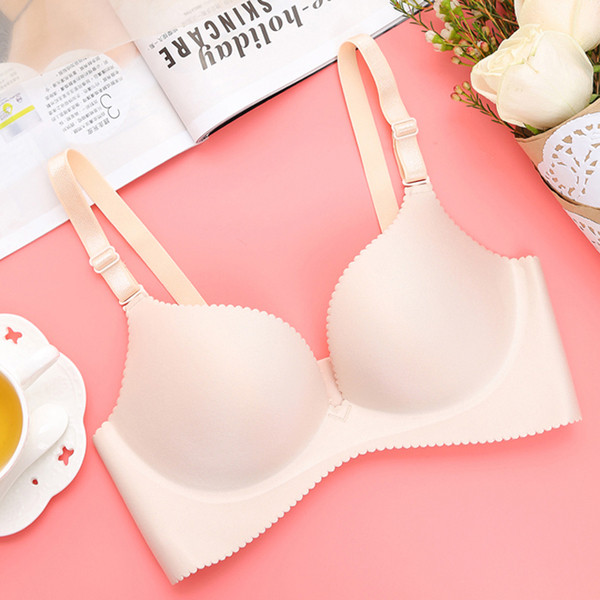 Γυναικεία σουτιέν σε τέσσερα χρώματα