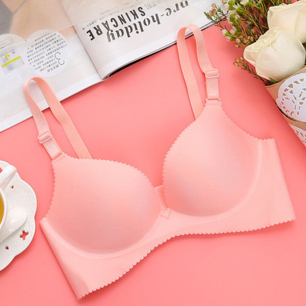 Γυναικεία σουτιέν σε τέσσερα χρώματα