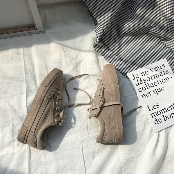 Ανδρικά πάνινα παπούτσια σε δύο χρώματα κατάλληλα για τη  καθημερινή ζωή